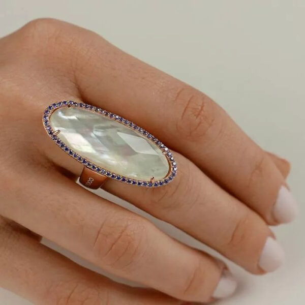 Anillo Índico con madreperla blanca, cuarzo y circonitas